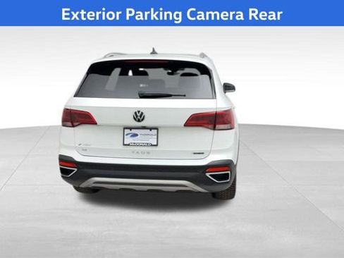 Used 2023 Volkswagen Taos SE w/ Panoramic Sunroof Package image 3