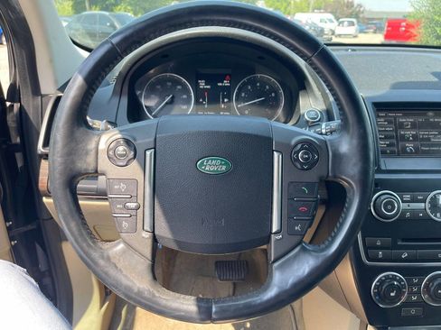 Used 2013 Land Rover LR2 HSE image 16