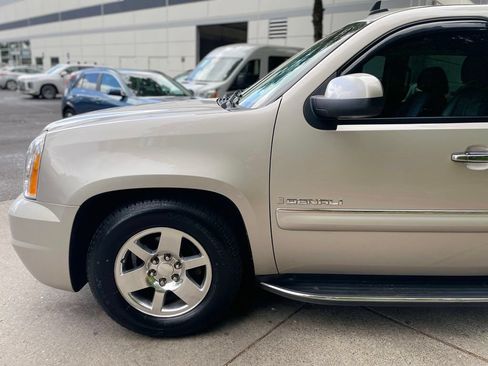 Used 2007 GMC Yukon Denali AWD/4WD image 6