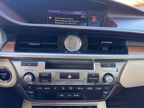 Used 2018 Lexus ES 300h image 14