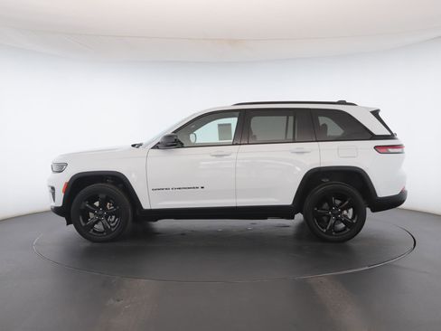 Used 2023 Jeep Grand Cherokee Altitude image 19