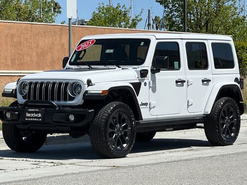 Used 2025 Jeep Wrangler Unlimited Sahara AWD/4WD image 8