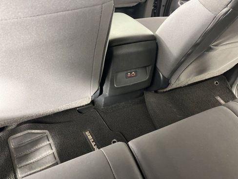 Used 2024 Nissan Frontier SV image 36