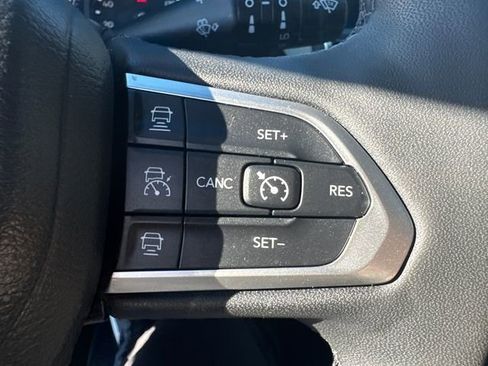 Used 2023 Jeep Compass Limited image 31