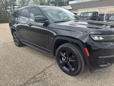 Used 2024 Jeep Grand Cherokee L Limited w/ Luxury Tech Group II AWD/4WD image 12