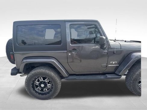 Used 2017 Jeep Wrangler Sahara w/ Connectivity Group AWD/4WD image 37