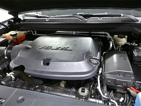 Certified 2018 GMC Canyon SLT w/ Driver Alert Package image 28