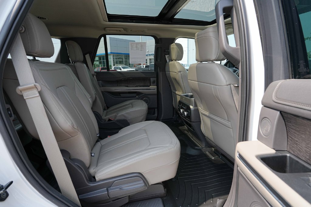 Used 2019 Ford Expedition Limited w/ Equipment Group 302A AWD/4WD image 25