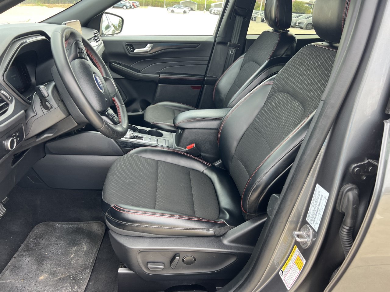 Used 2025 Ford Escape ST-Line AWD/4WD image 5