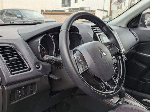 Used 2025 Mitsubishi Outlander Sport SE image 15