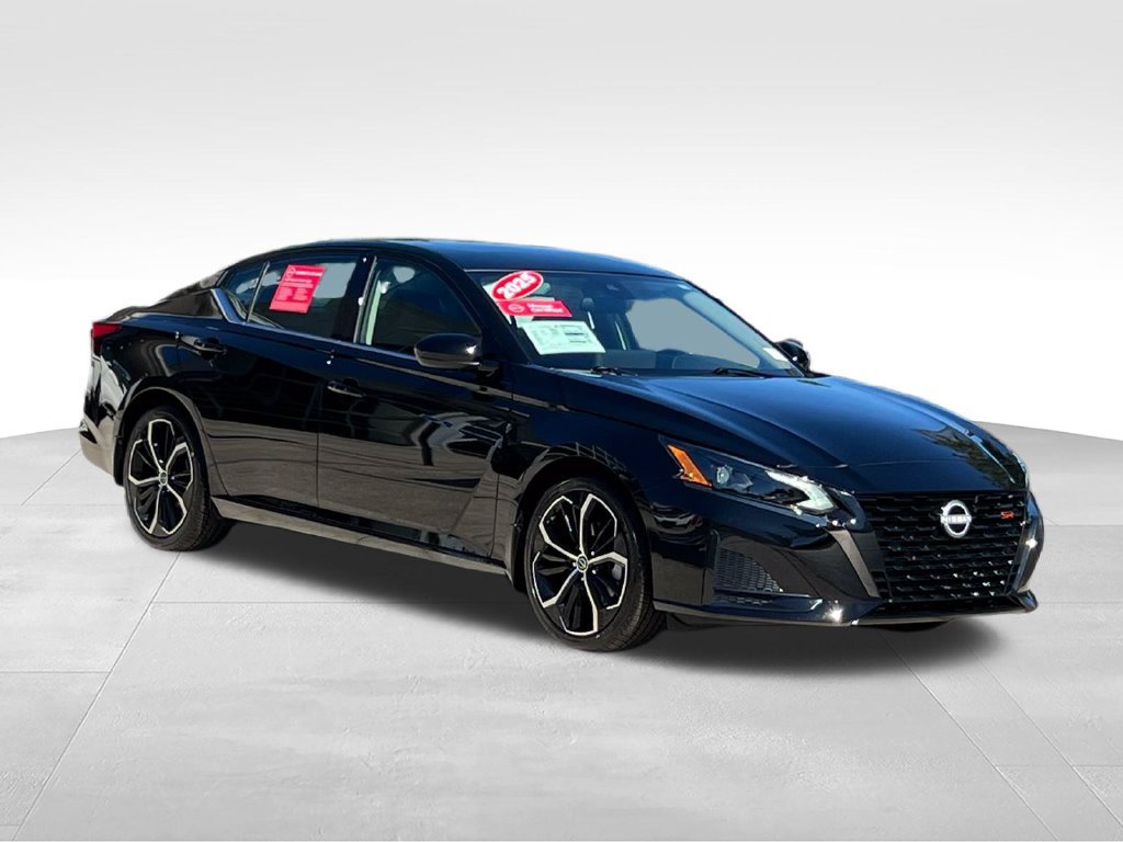 Used 2025 Nissan Altima 2.5 SR w/ SR Premium Package FWD image 3