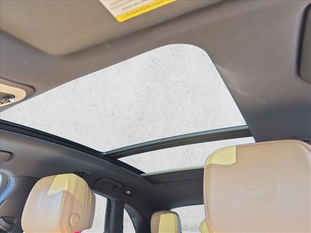 Used 2018 Porsche Macan AWD/4WD image 16