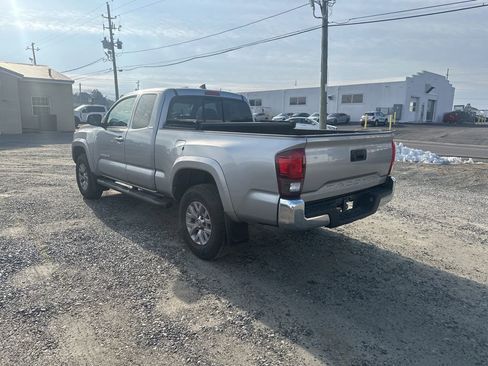 Used 2019 Toyota Tacoma SR5 image 3