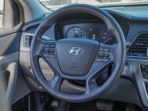 Used 2017 Hyundai Sonata SE image 31