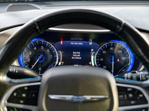 Used 2021 Chrysler Pacifica Touring-L image 20