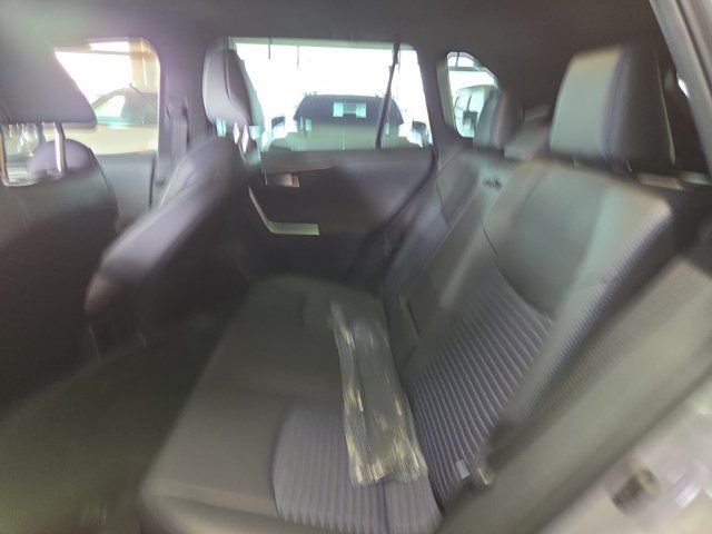 Used 2025 Toyota RAV4 XSE w/ Weather Package AWD/4WD image 17