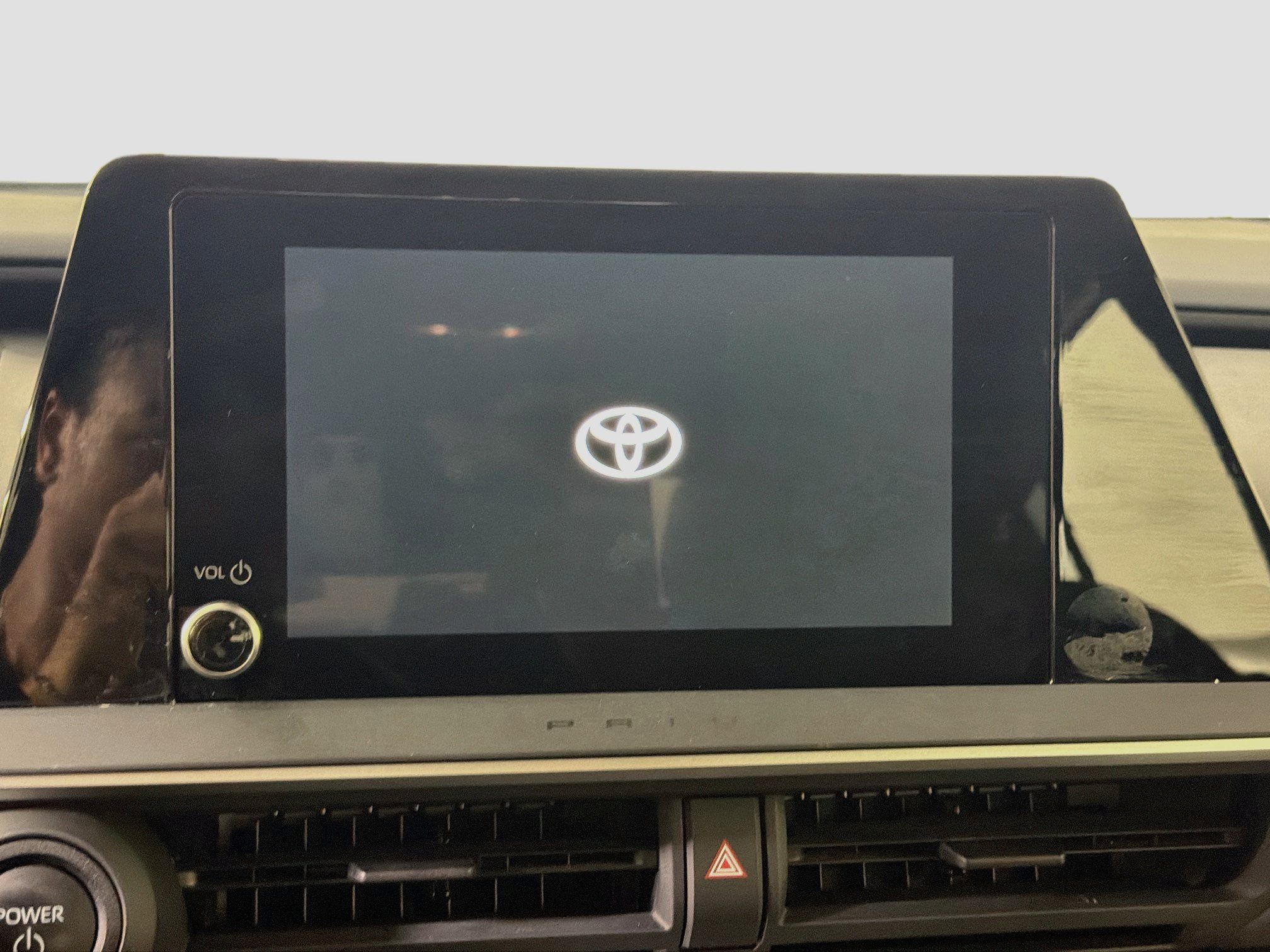 Used 2025 Toyota Prius LE FWD image 19