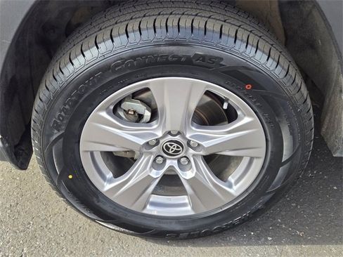 Used 2022 Toyota RAV4 XLE w/ Convenience Package image 9