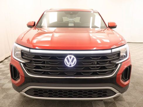 Certified 2024 Volkswagen Atlas Cross Sport SE FWD image 5