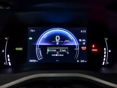 Used 2025 Toyota Camry SE FWD image 12