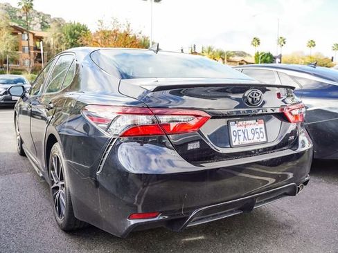 Used 2023 Toyota Camry SE image 12