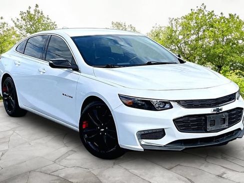 Used 2018 Chevrolet Malibu LT w/ Leather Package FWD image 10