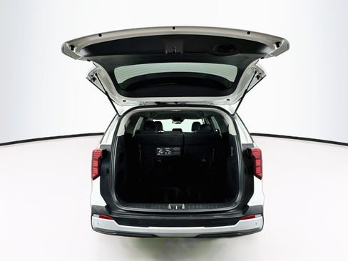 Used 2025 Kia Carnival FWD image 31