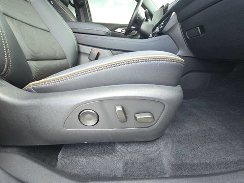 Used 2025 Chevrolet Traverse High Country FWD image 22