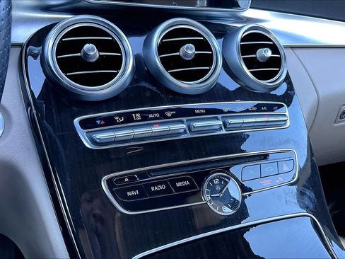 Used 2018 Mercedes-Benz C 300 4MATIC Sedan image 34