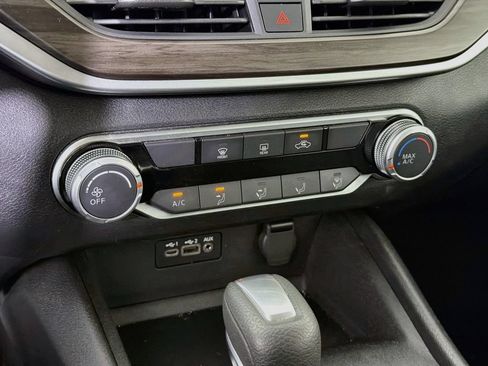 Used 2025 Nissan Altima 2.5 SV FWD image 19