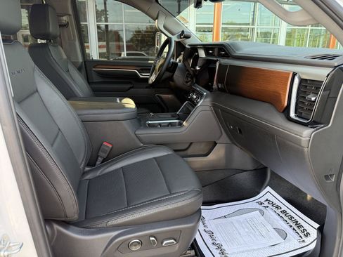 Used 2025 GMC Sierra 2500 Denali w/ Technology Package AWD/4WD image 8