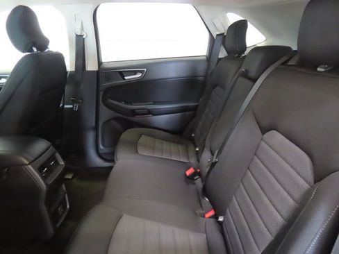Used 2018 Ford Edge SE FWD image 28