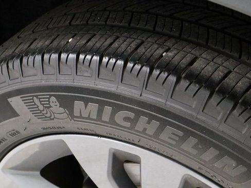 Certified 2023 Ford Explorer XLT w/ Equipment Group 202A image 21