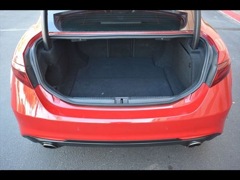 Used 2018 Alfa Romeo Giulia image 22