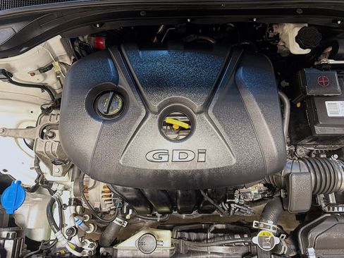 Used 2018 Hyundai Elantra GT image 30