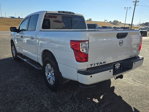 Used 2019 Nissan Titan SV w/ SV Convenience Package image 5