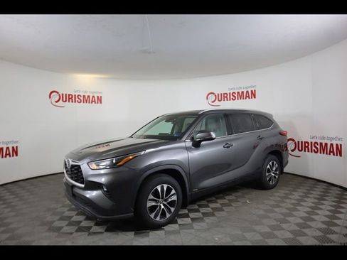 Used 2022 Toyota Highlander XLE AWD/4WD image 5