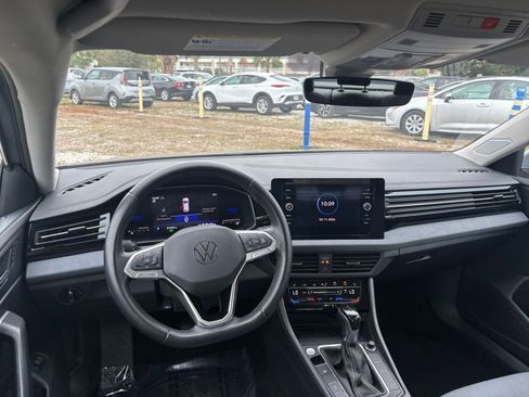 Used 2025 Volkswagen Jetta SE image 34