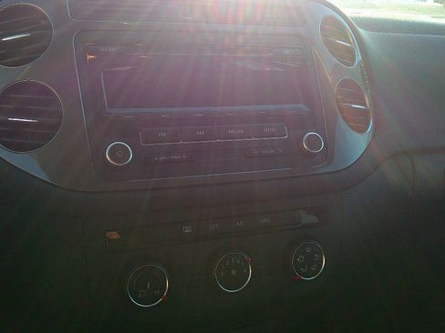 Used 2013 Volkswagen Tiguan S image 11