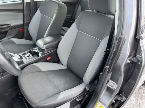 Used 2013 Ford Focus SE w/ SE Winter Pkg image 15