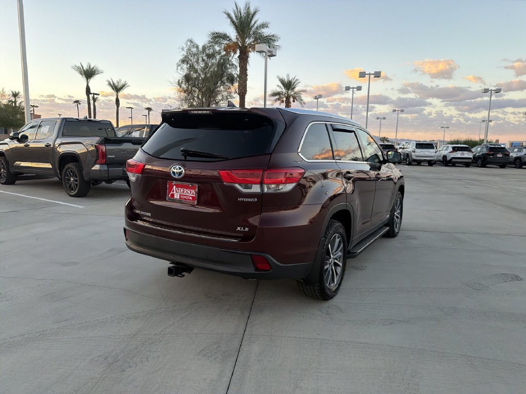 Used 2019 Toyota Highlander XLE AWD/4WD image 5