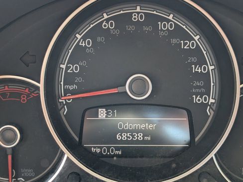 Used 2019 Volkswagen Beetle 2.0T SE FWD image 18