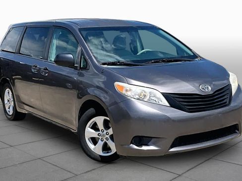 Used 2013 Toyota Sienna L FWD image 3