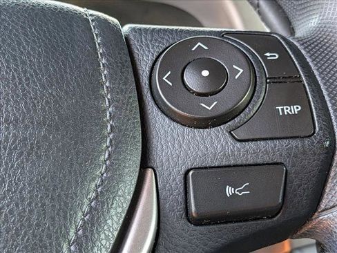 Used 2018 Toyota RAV4 LE FWD image 13