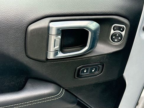 Used 2023 Jeep Wrangler Unlimited Sahara w/ Cold Weather Group image 19