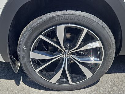 New 2026 Volkswagen Atlas SEL Premium R-Line