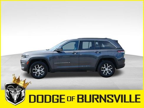 Used 2025 Jeep Grand Cherokee Limited w/ Trailer Tow Package AWD/4WD image 4