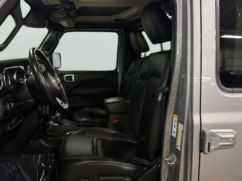 Used 2019 Jeep Wrangler Unlimited Sahara AWD/4WD image 23