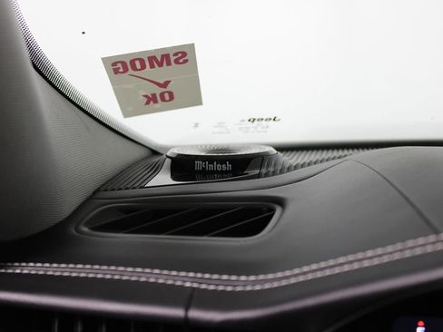 Used 2022 Jeep Grand Cherokee Overland w/ Luxury Tech Group IV image 23