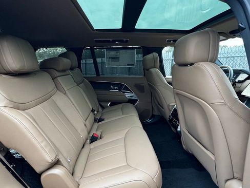 New 2025 Land Rover Range Rover Long Wheelbase SE image 19